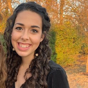 Meet your Posher, Leah